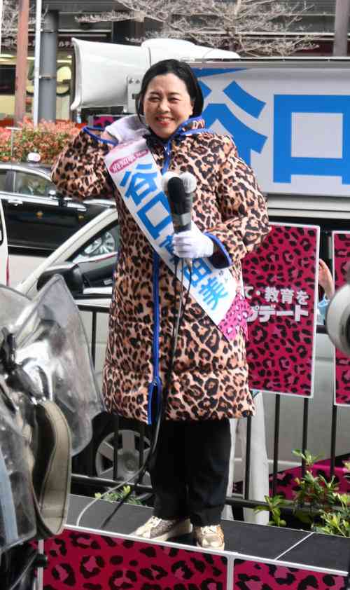 大阪知事選　ヒョウ柄おばちゃん谷口真由美氏「自己責任はもう嫌やねん」オッサン社会にツッコミ