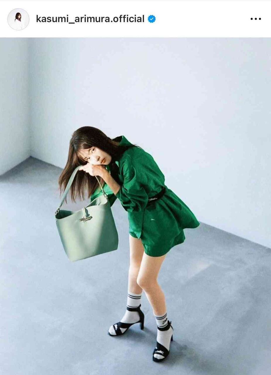 有村架純、太もも全開“超ミニ丈”で美スタイル披露「足が本当にお綺麗…」「かわいすぎる!!!」