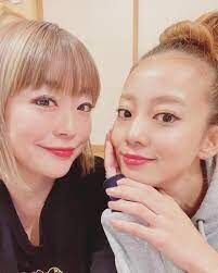 あびる優、実姉と“顔出し”2ショット「似すぎてます」「美人姉妹！」