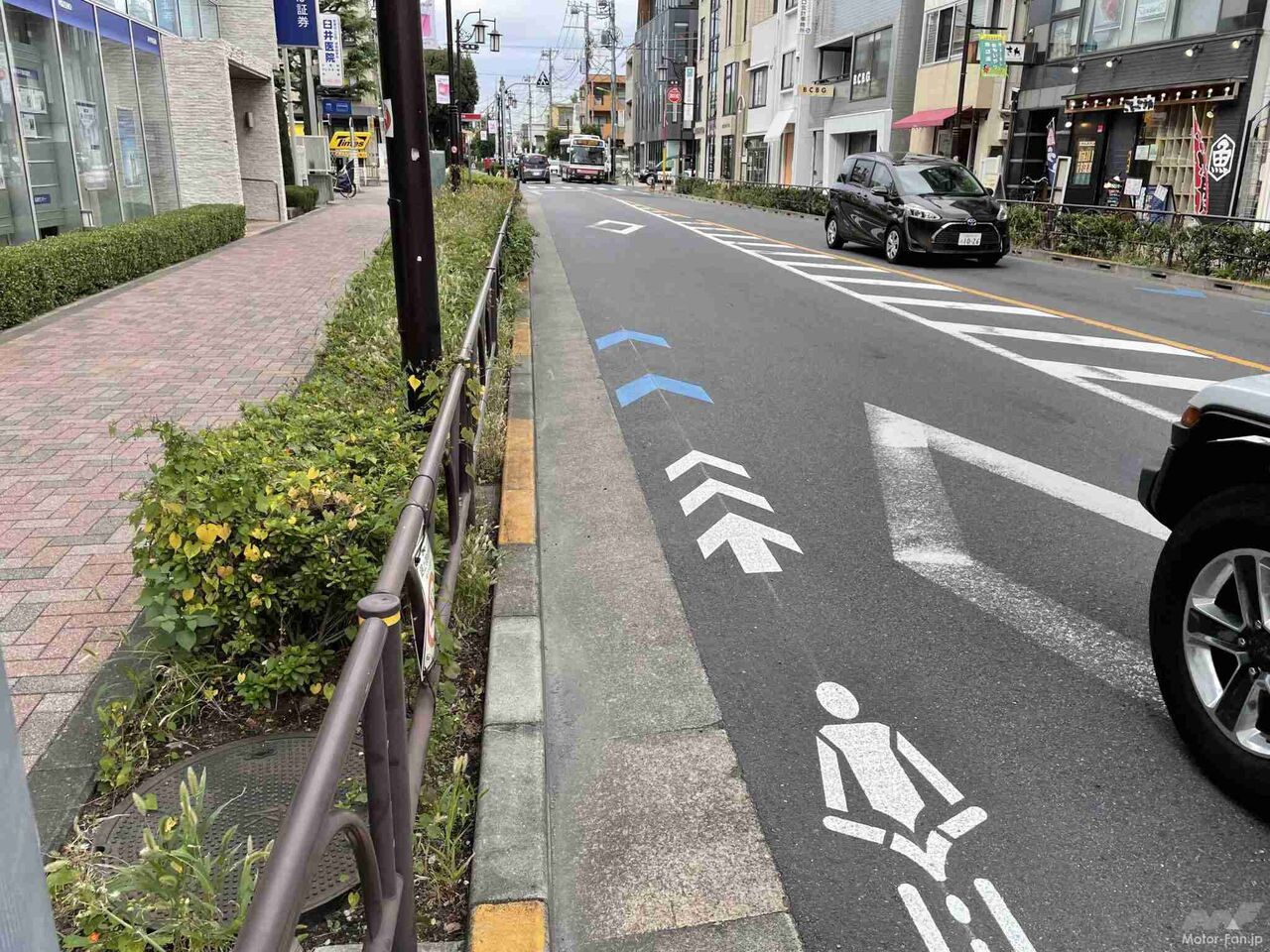 【どう思う？】「自転車専用道を作る場所がない」なんて大嘘だ！ 今すぐ歩道の植え込みを撤去せよ！