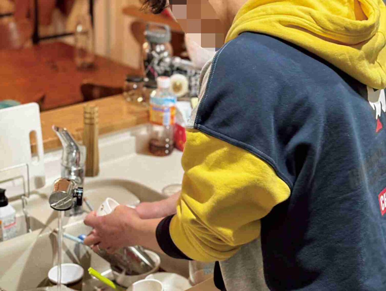 早稲田卒の41歳男性が専業主夫になったワケ。子ども6人と年収700万円の妻、月の小遣い3万円の幸せ