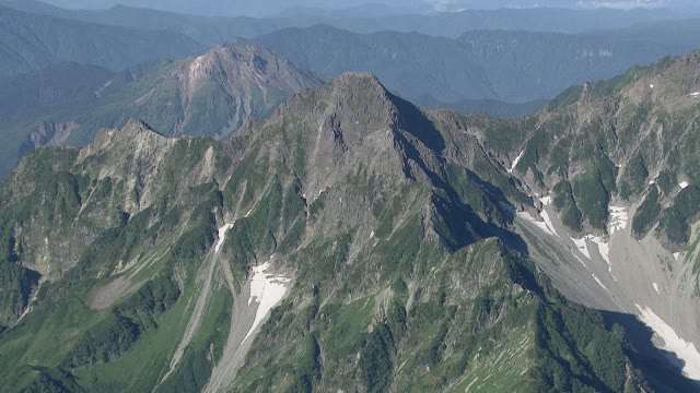 北アルプス前穂高岳で女性2人滑落　兵庫の51歳が死亡、もう1人心肺停止　山岳遭難5件相次ぐ