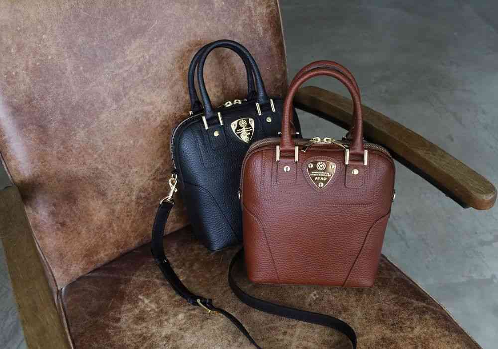 【バッグ2個持ち】みなさんの周りで流行ってますか？【細マフラー】