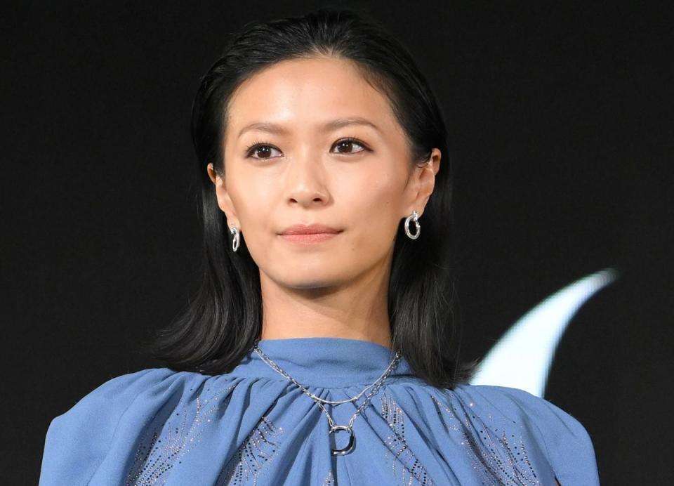 榮倉奈々すげぇー！192cmバレー男子代表と並んで「腰の位置同じ！」ネット驚愕「足の長さどうなってんの」