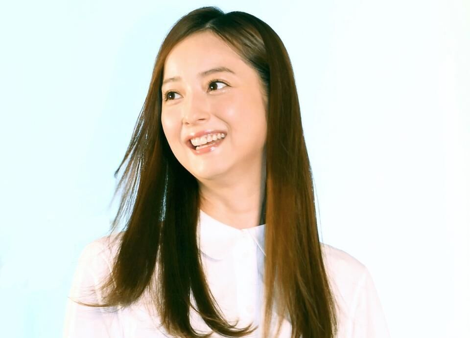 佐々木希　圧巻手料理＆サンタコス姿が凄すぎて　騒然「こんな美人サンタママが家にいるなんて」「煙突から入ってきて！」