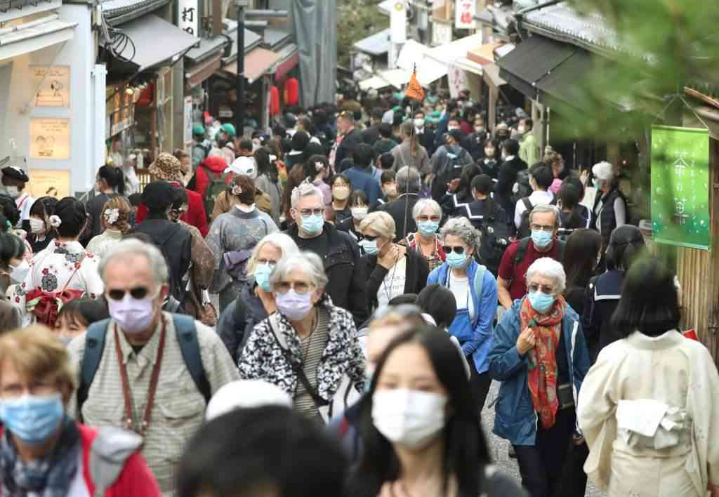 人手不足でホテルや旅館が悲鳴　「稼ぎ時なのに」予約や夕食中止に　外国人活用の動きも