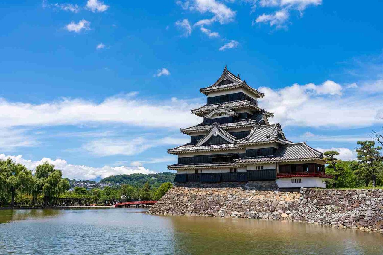 婚活に苦戦の34歳女性。プロフィールに“ある建物の写真”を載せた結果…食いつく男性が急増したワケ