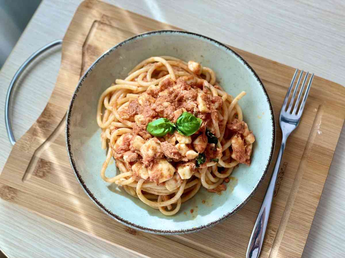 トマトとツナとモッツァレラのパスタを作ったらイタリア人達に「Noooooo魚とチーズは絶対一緒にしちゃダメ」と怒られた