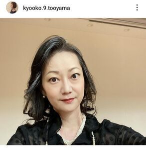 「高校教師」から31年…美人女優の49歳近影が「すてき」「シルバーヘアもエレガント」と反響