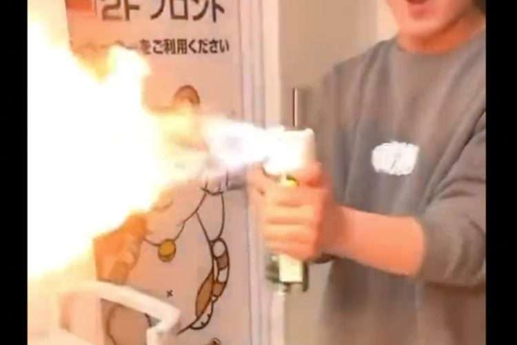 カラオケ店「まねきねこ」の迷惑行為動画、客が謝罪…会社側は受け入れず