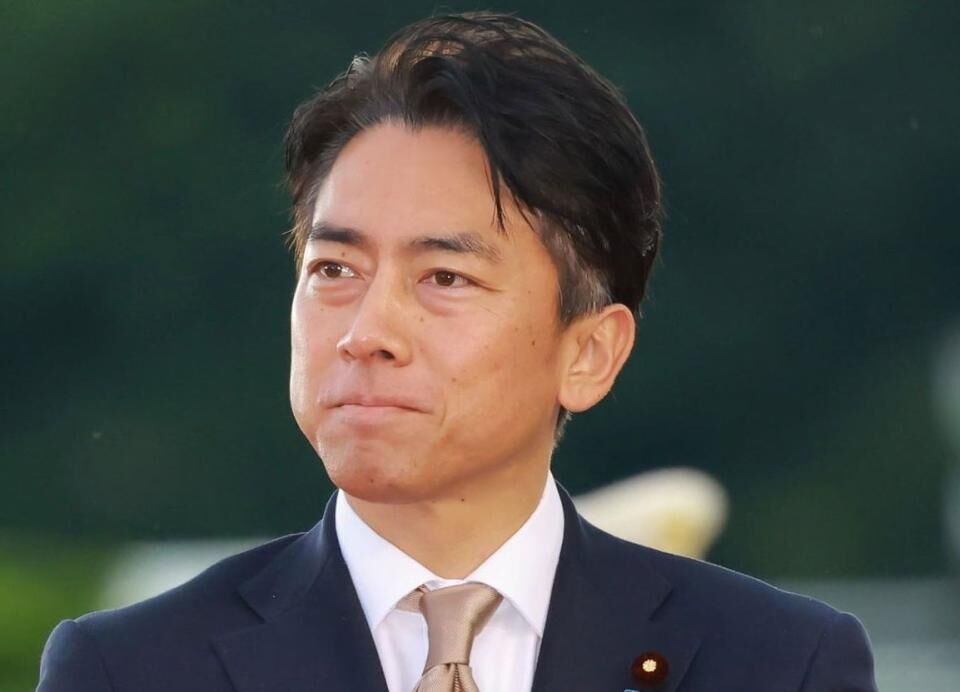 小泉進次郎氏　なぜｗ演説先で「食レポ」動画を毎日SNS　男2人で黙々プリン→「うーん、なめらか」　水ゼリー→「出てこない！」　「薄い食レポ」とイジられる