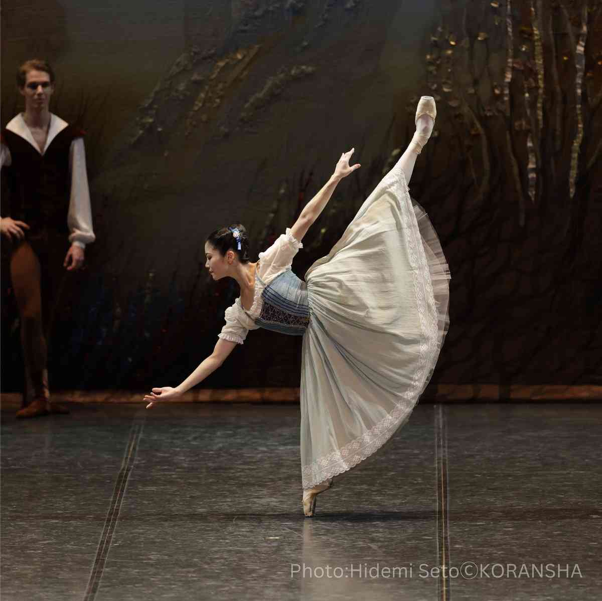 「漫画の中でなく、この動きをできる人が現実にいるとは」バレリーナ菅井円加さんによる”ポワントのパンシェ”は目を疑うレベルですごい動作だという話