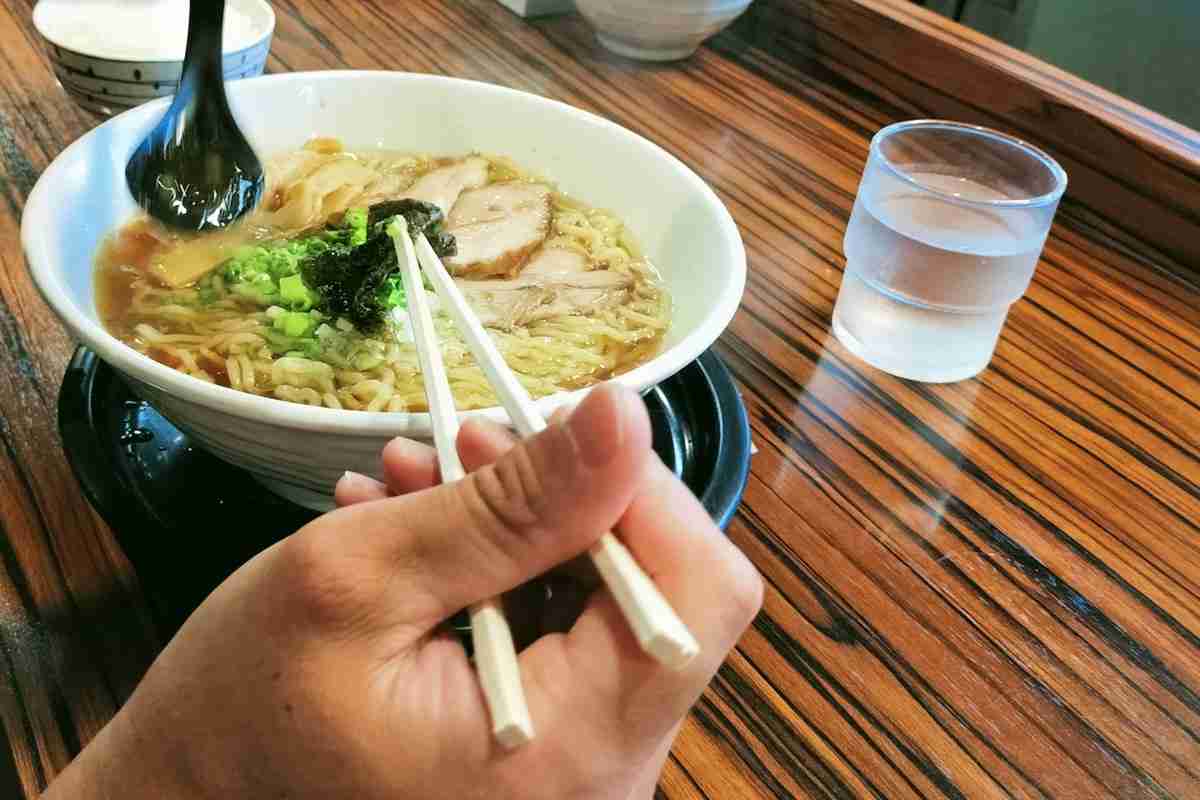 ラーメン店の作法はどうしてこんなに厳しいのか？　「注文の仕方がわからない」「まずはスープから」挙げ句に同僚からは「わかってないな」