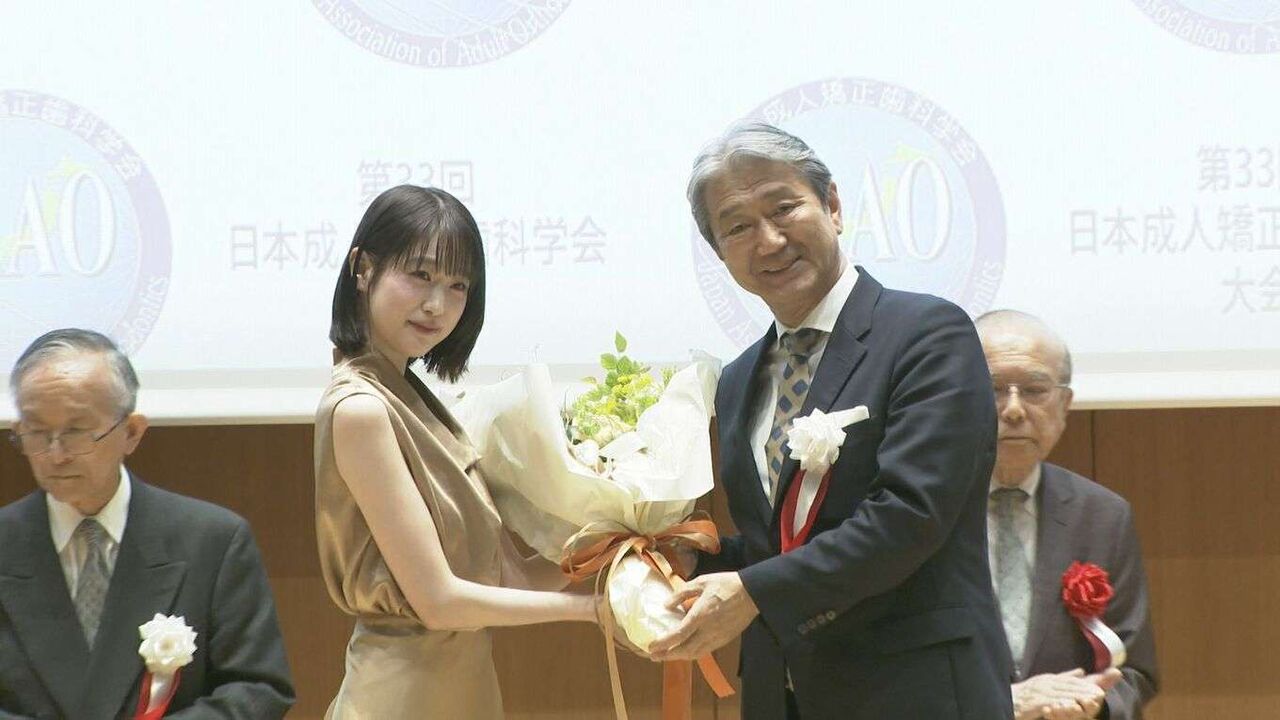 【髙橋ひかる】「E-ライン・ビューティフル大賞」受賞「幼い頃から鼻を洗濯バサミでつまんでた」