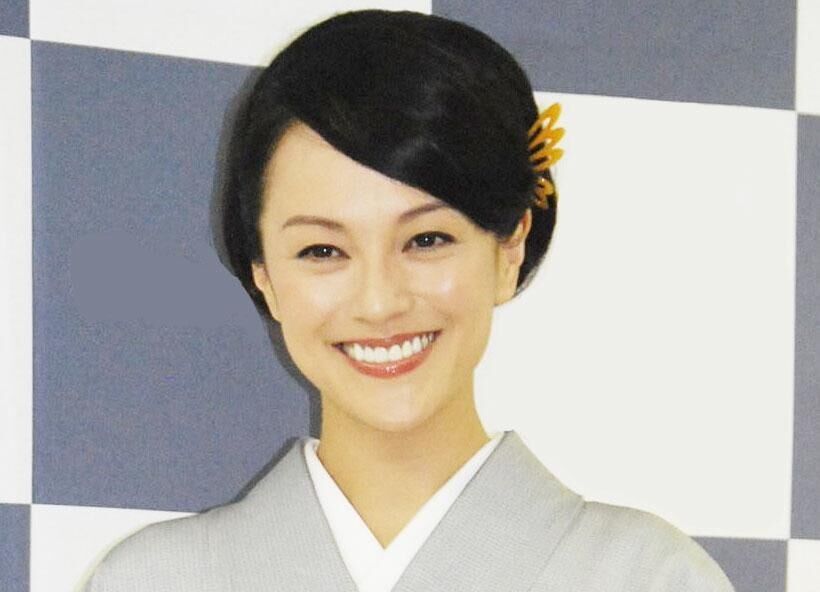 スケール違う！牧瀬里穂　NIGO氏と世界レベルなラブラブ夫婦2ショ「こんなにキレイな50代いる？」ヴィトンのショーに