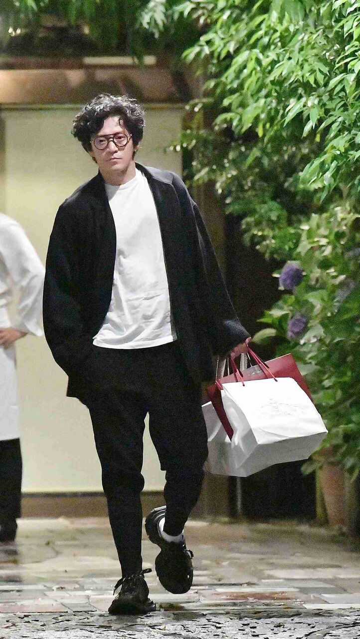 事務所の看板俳優・田中圭の騒動で揺れるなか…小栗旬「高級フレンチで羽鳥慎一と″密会″」したワケ