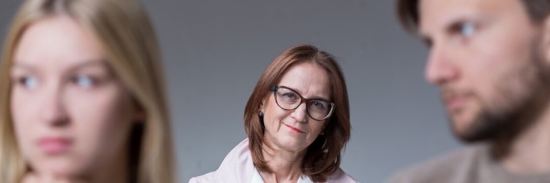 実家暮らしなのに「実家暮らし男性」批判…結婚できない女性が抱える「決定的」な問題