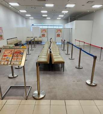 鳥取初出店のサイゼ、「でかすぎる」待合スペースが話題　あまりの規模に「役所か病院」の声