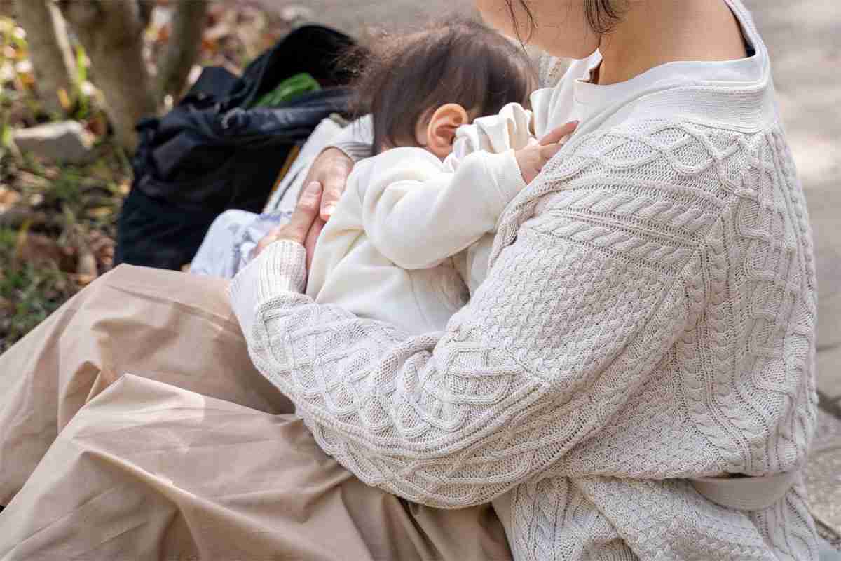 【授乳フォト】あり？なし？SNSで人気上昇中、「露出して撮影なんてムリ」の声も…