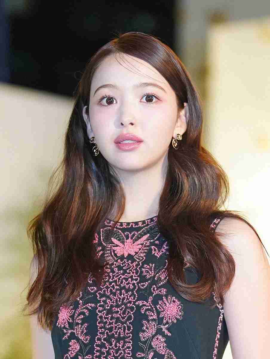 藤田ニコル　26歳誕生日に幼少期の姿公開「いつまでも美少女」「きれいな女性に…」「かわいすぎる」の声