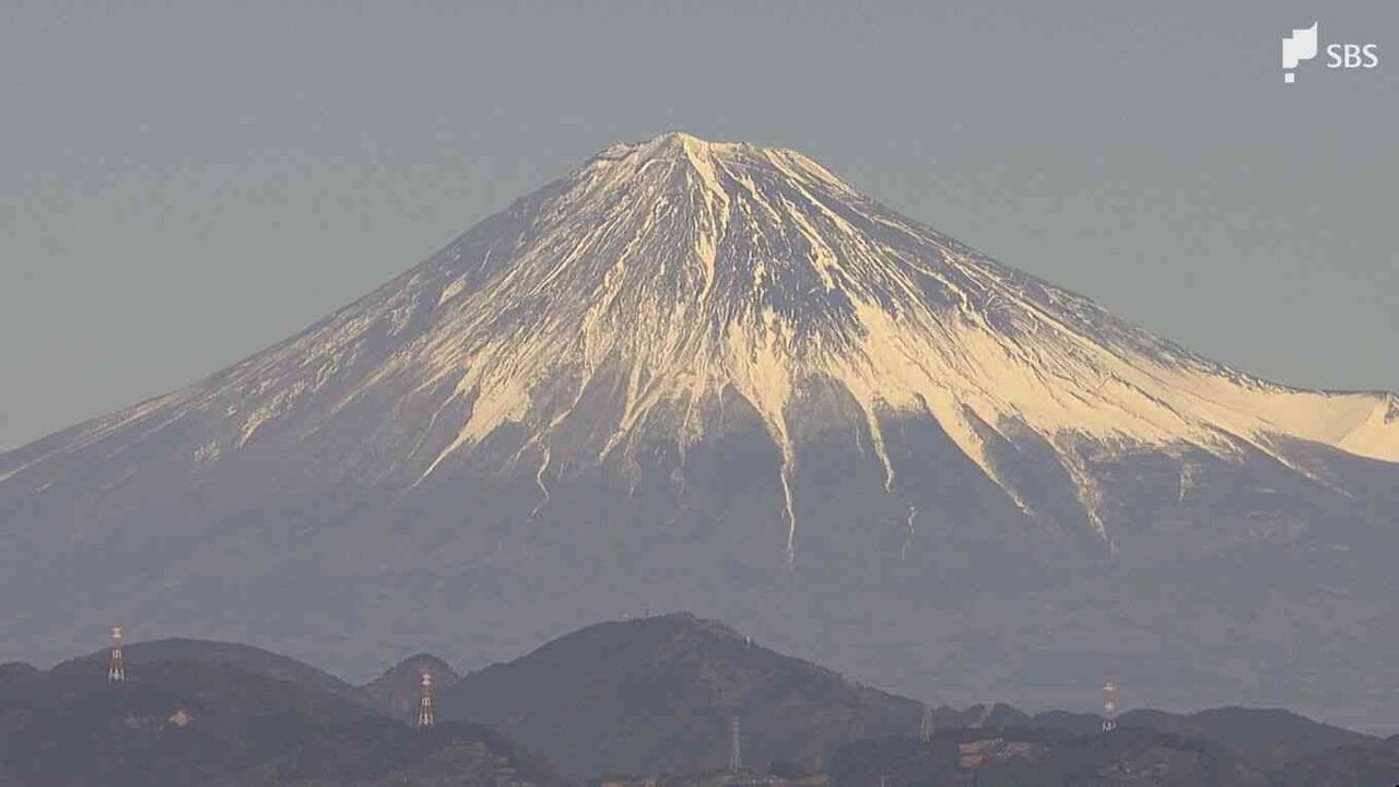 元日の富士山頂で救助要請「目がぼやけて周りが見えない」雪の反射が影響か　大阪の41歳男性