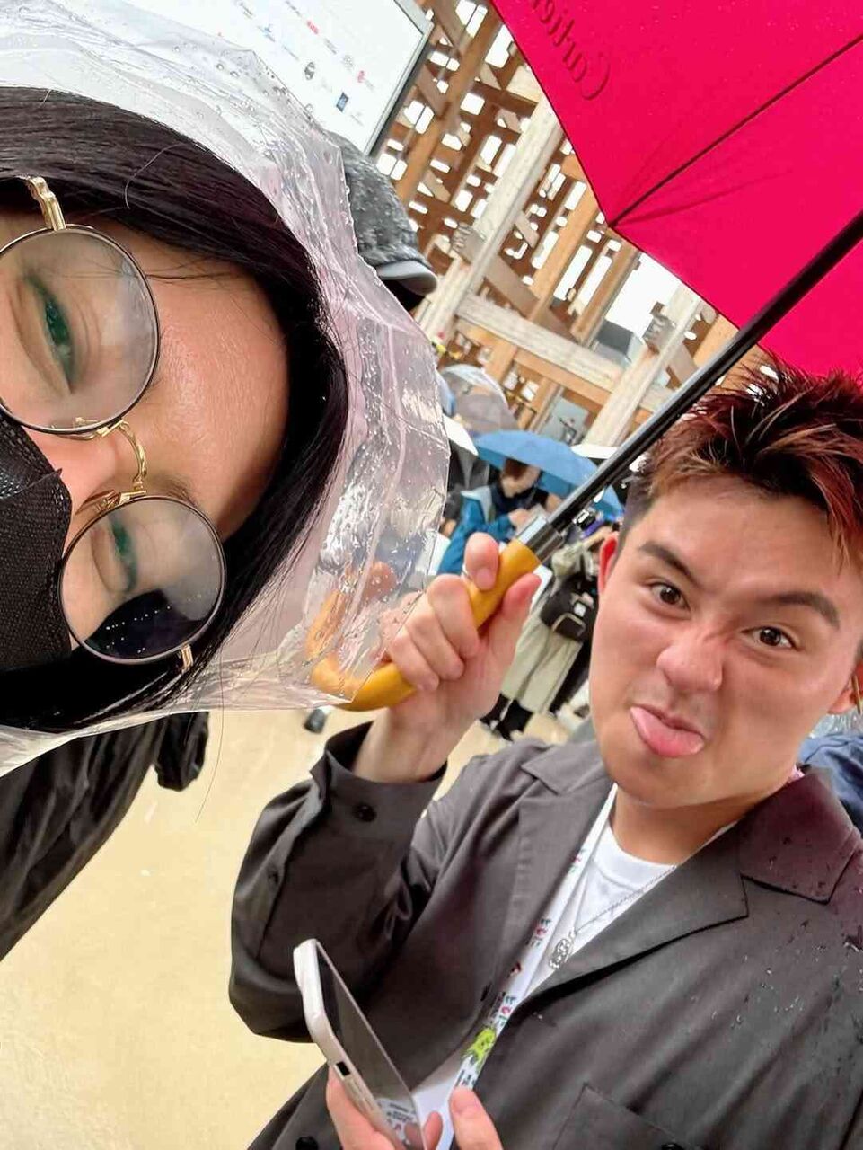 「私が知ってる柴咲コウではない」〝激変〟43歳女優〝お忍び〟顔面アップ写真が大反響「素顔??」「顔違うから分からなかった」「万博行ったんですね!!」