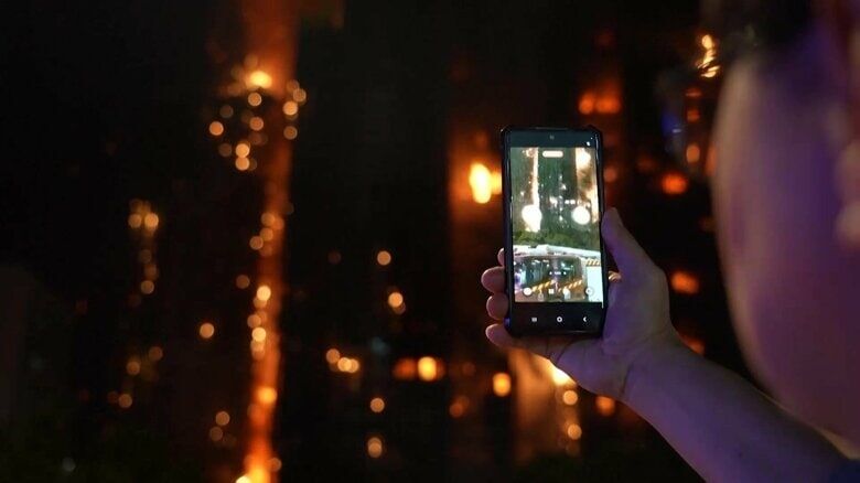 香港の高層住宅で大規模火災　死者36人…279人連絡とれず　消火活動続く　補修工事の竹の足場から火の粉が燃え移ったか