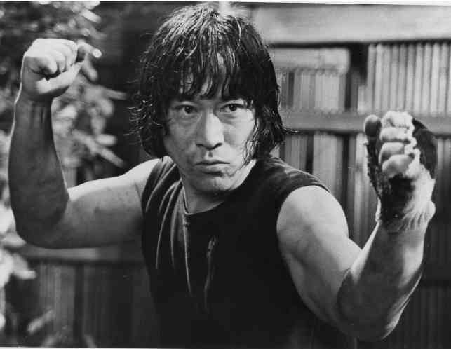 歌手でデビューしたけど、役者もやってる人