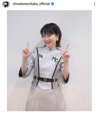 森高千里55歳が超ミニスカ　「絶対領域」バッチリの姿に「何度見ても若い」