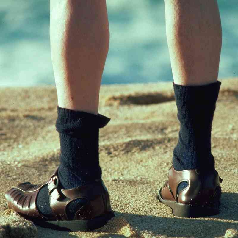 「ダサすぎて隣を歩けない！」女性がドン引き。オジサンの「サンダル×靴下」はなぜ毛嫌いされるのか？