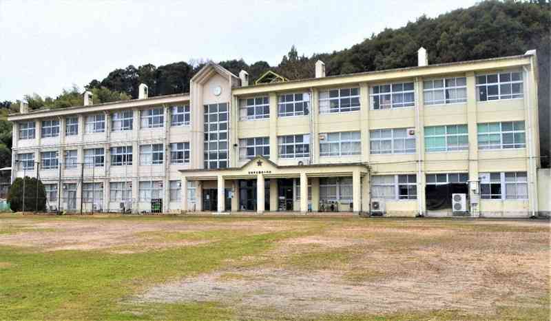 「3日前」に廃校決定、市対応を問題視する声　11km先の小学校へ