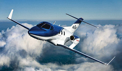 初めて飛行機に乗ったのはいつですか？