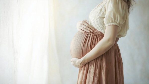 「森の中で産みたい」妊娠5か月の妻がヴィーガン、ミニマリストに……妊婦健診も拒否　「もう限界です」夫の投稿に衝撃走る