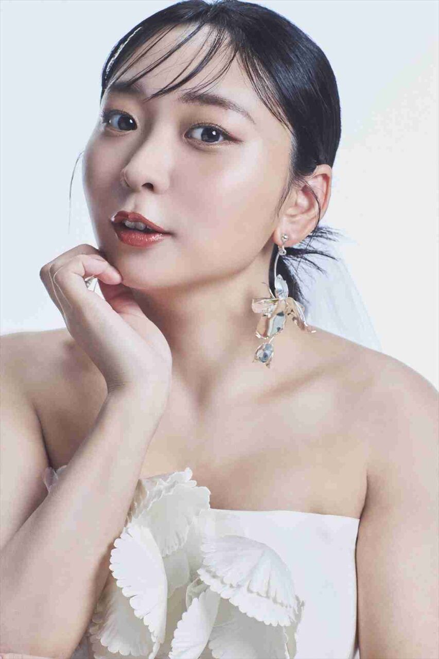 アンゴラ村長、『ゼクシィ』4月号で大人かわいい花嫁に大変身！　結婚願望は超具体的？