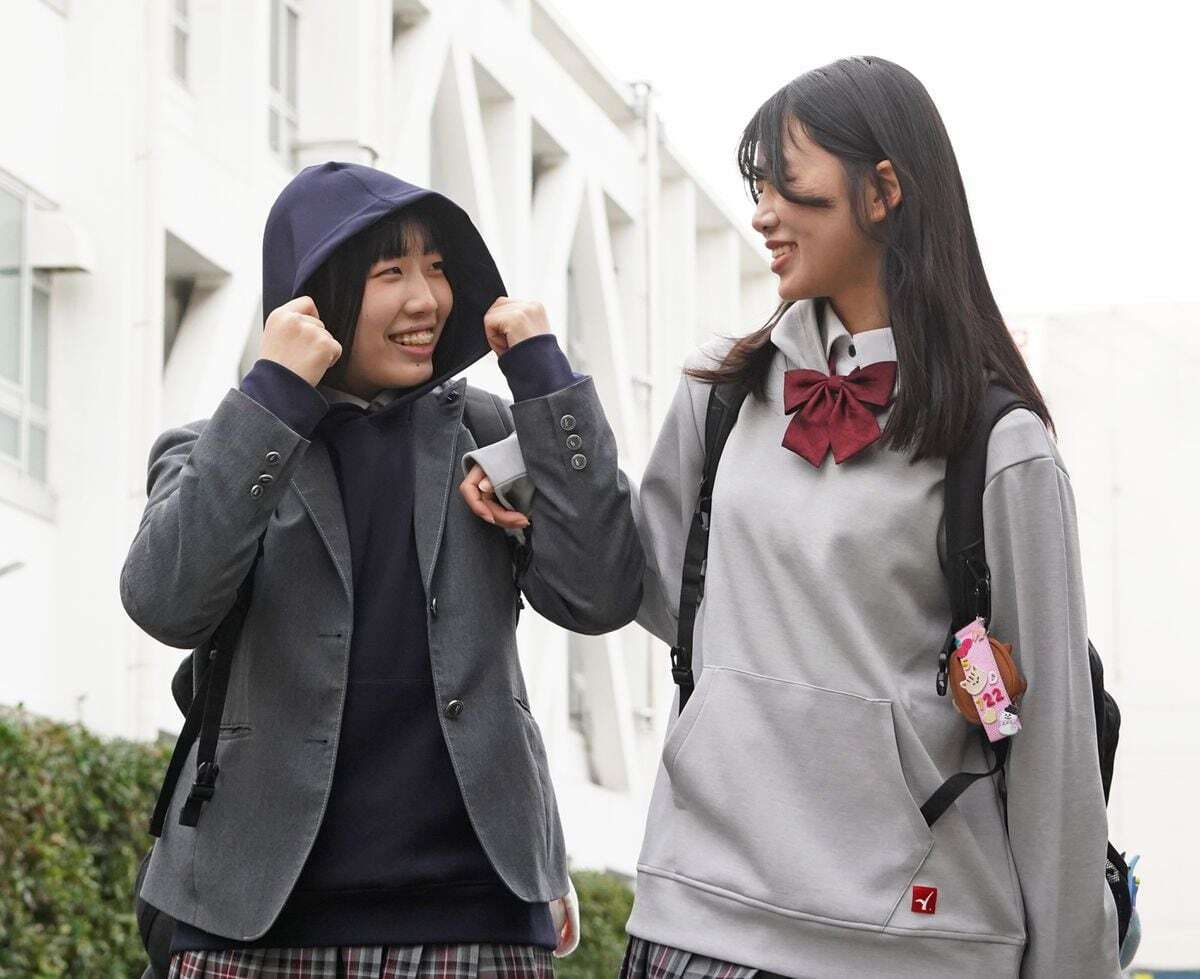 激変する学校制服、パーカー導入した大阪の私立高は「斬新なかわいさ」で志願者大幅アップ