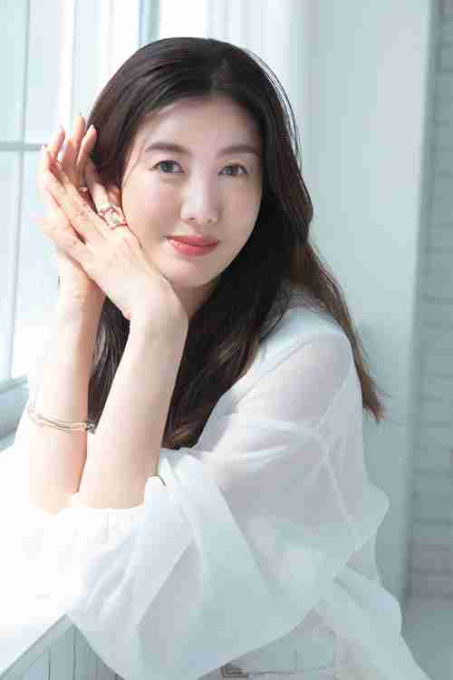 女優・ともさかりえさん「良い母親でいることを放棄した」息子との関係性や3度目の結婚について語る