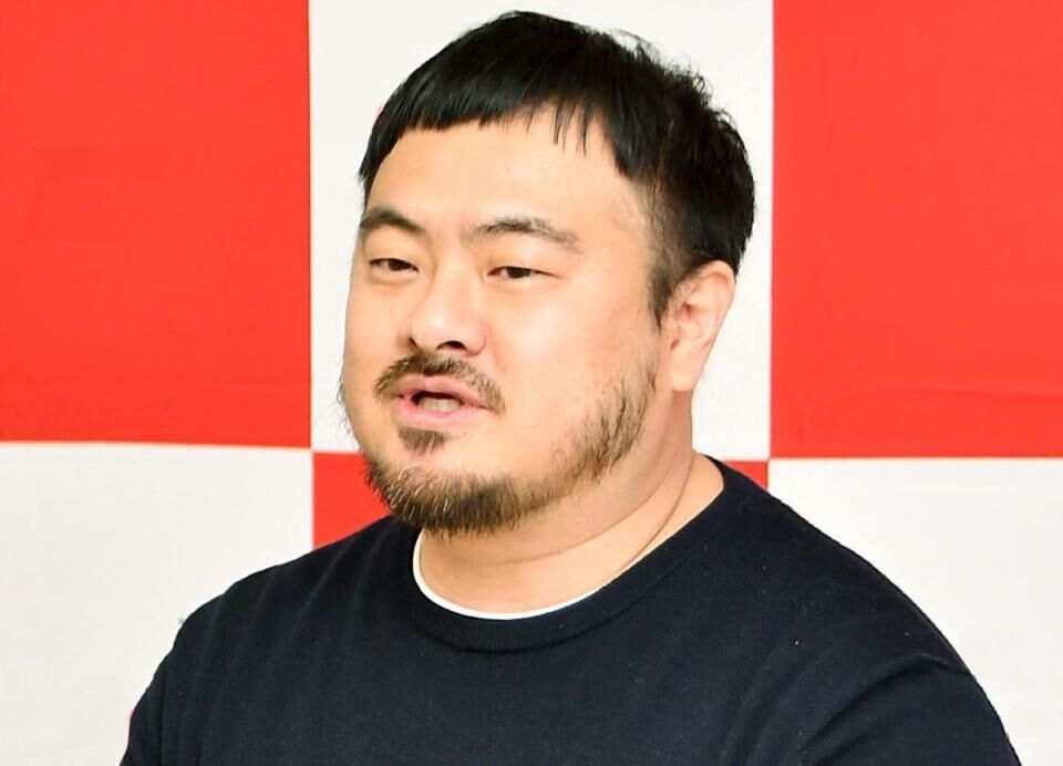 広末涼子と不倫報道の鳥羽周作シェフ　意味深投稿「愛と想像力で全力邁進」濃紺一色の謎写真も