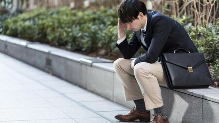 弁当はタッパーに白米だけ、ミスを個室で責められた　大学院出ても手取り12万円「非正規公務員」のリアル