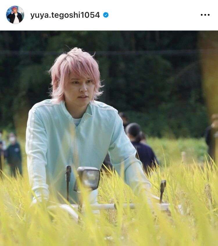 手越祐也、福島で「手越米」を収穫「すくすく美味しく育ってくれました」生徒らと“テイッ”ポーズも