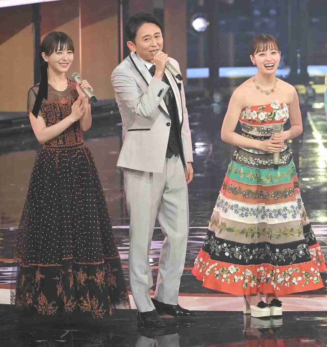 橋本環奈「紅白」花柄ドレスは定価286万円！ネット「お値段可愛くない」「なで肩の見本」