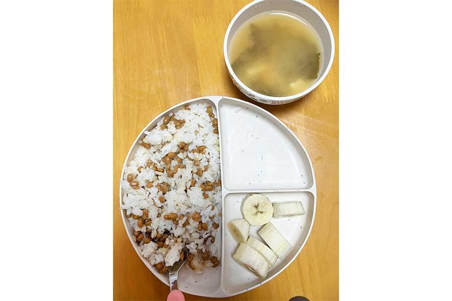 「これが息子2歳の我が家の夜ごはん」　1児の母が“映えない”食事投稿のわけ　「インスタグラムは理想」と共感