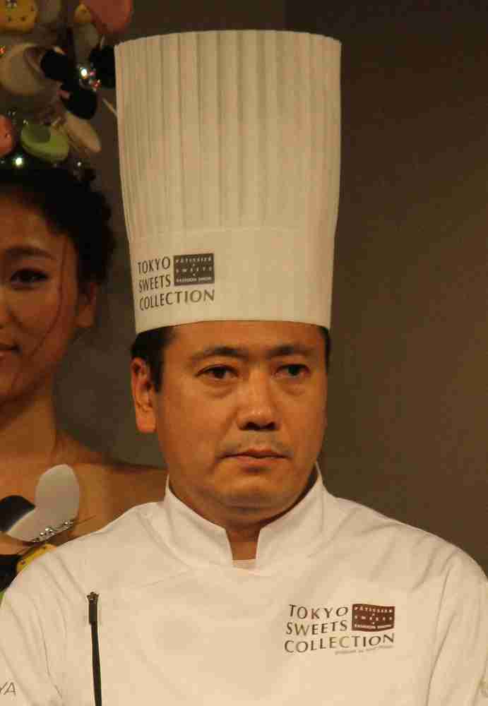 鎧塚俊彦氏　「一足先に女房と乾杯」今年最後のクリスマスケーキは亡き妻・川島なお美さんのために…