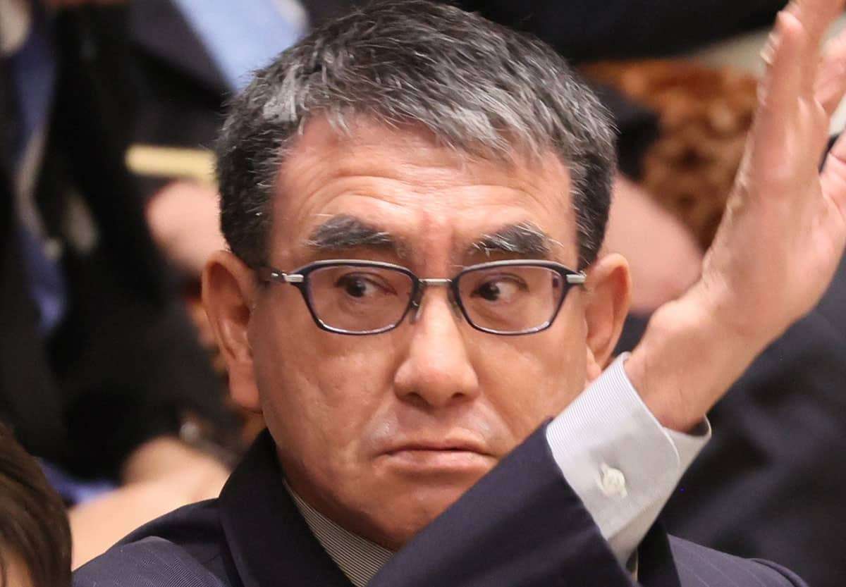 河野大臣「紙の保険証と言われたら国に連絡を」利用率4.5％なのに大暴走で「ついに密告かよ」荒れるSNS