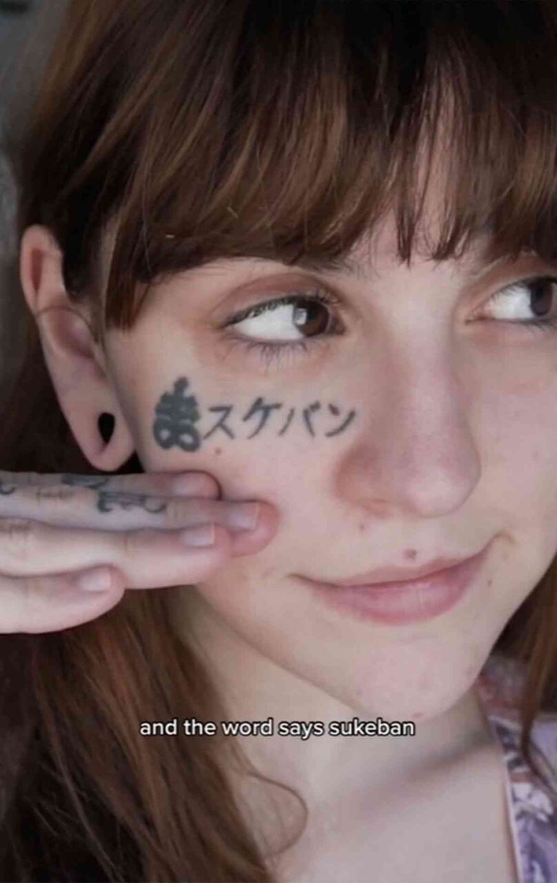 顔に“スケバン”と日本語タトゥーを入れた外国人女性「最悪の見た目」SNSでの批判に「大好きな言葉」と反論