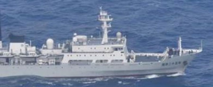 中国海軍の測量艦が領海内を航行　日本政府が抗議