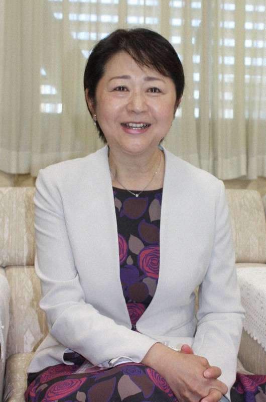 「夫の姓」9割の現実　旧姓を使い続ける女性市長の選択とモヤモヤ