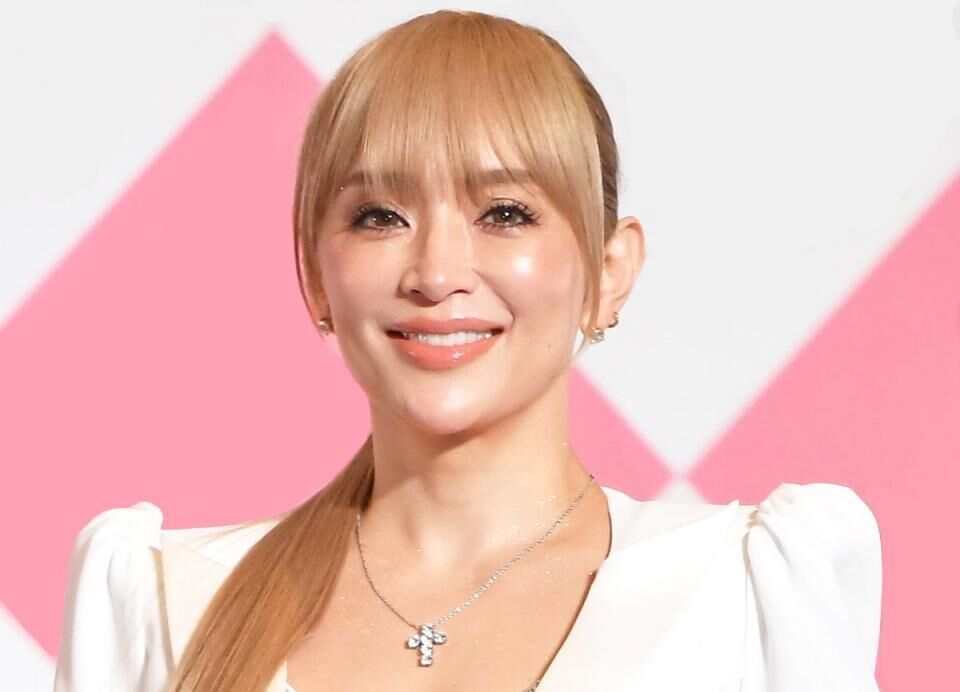 浜崎あゆみ　全身CHANELで海外ファンサ「最高可愛い」「シャネル似合いすぎ」お値段も驚愕