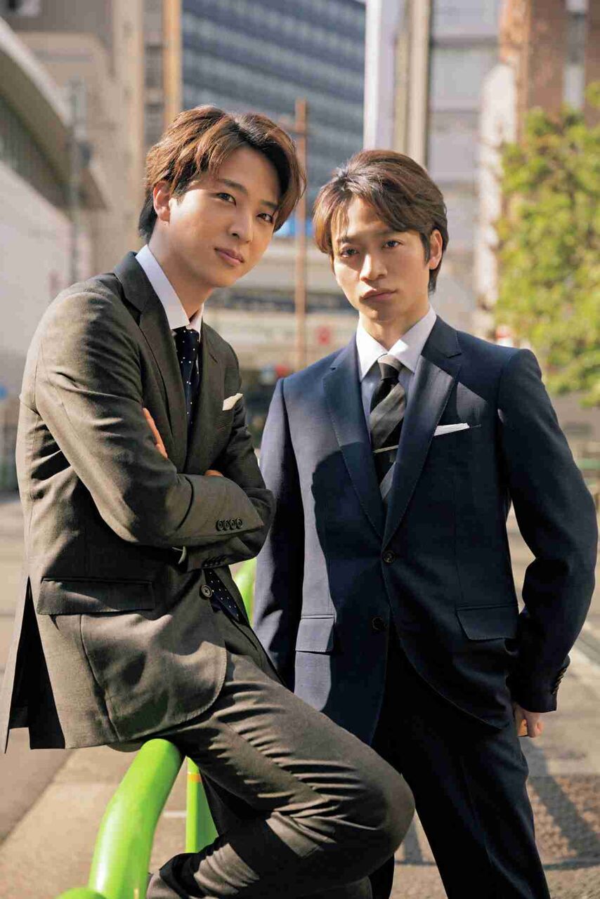 寺西拓人＆今江大地、大人の甘いオフィスラブ熱演　『Oggi』人気企画「スーツ男子」に登場