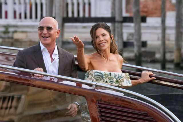 アマゾン創業者ベゾス氏、70億円超の結婚式　「富の誇示」批判も