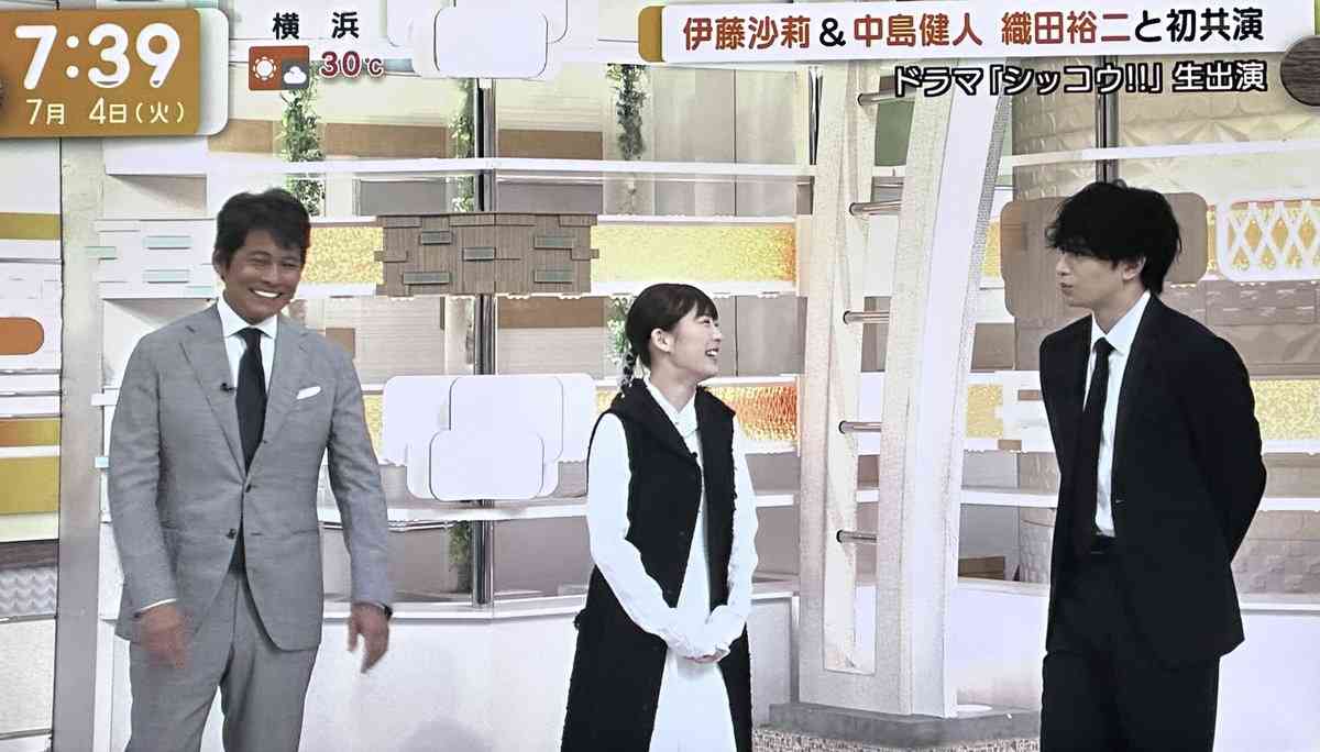 織田裕二、出演ドラマの宣伝で番組出演も「黒すぎて情報が入ってこない」変貌ぶりに「身体悪いのか？」「背景のセットと同化」「松崎しげる超え」驚きの声が殺到